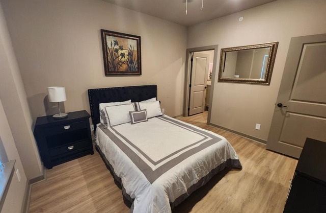 Furnished 2BR Apartment Pool Gym