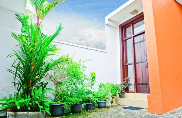 Furnished 3 BR apartment for rent in Colombo suburbs.