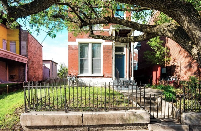 Furnished Accommodations, 1 Block from UL Hospital, Ten minutes from everything.