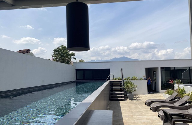 Furnished and Peaceful Gem Between Airport and Sabana/ Apartment/free Parking