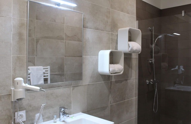Furnished studio* with swimming pool, Montélimar Nord freeway exit