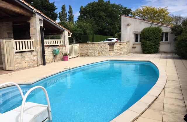 FURNISHED STUDIO IN CHARMING GITE