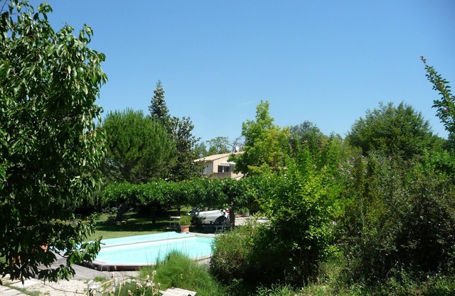 Furnished T2 (3 stars) with terrace and pool in the Luberon Côté Sud.