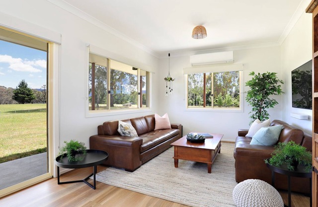 Fynn's Run This three-bedroom, one -bathroom home is set in Hartley on 2.9 hectares