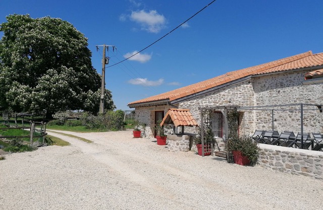 Gîte à la Campagne, 3km de Parthenay. Idéal Pour Séjours en Famille Entre Amis