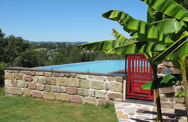 Gîte "côté pré"- "Les sources" self-catering estate, Objat, Corrèze