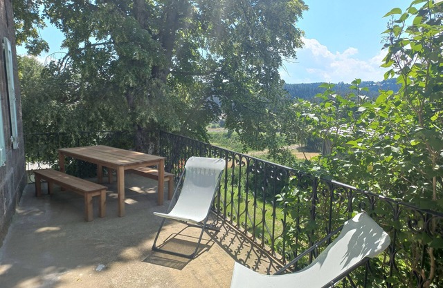 Gîte Calme Pour 6 Personnes Avec Atelier "creaticri" sur Place sur Réservation