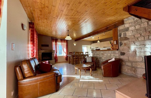 Gîte chaleureux avec cheminée près du Puy-en-Velay, idéal pour familles et séjours professionnels - FR-1-582-349