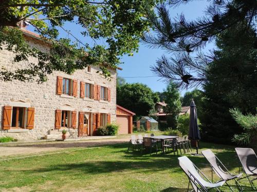 Gîte confortable en Auvergne proche de randonnées - FR-1-582-346