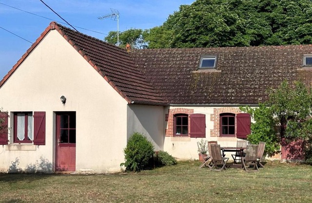 Gîte confortable à Toulon-sur-Allier avec jardin et terrasse - FR-1-489-463