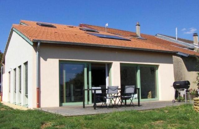 Gîte Contemporain en Écovillage avec Grande Terrasse et Proximité Attractions, 3 Chambres, PMR - FR-1-584-123