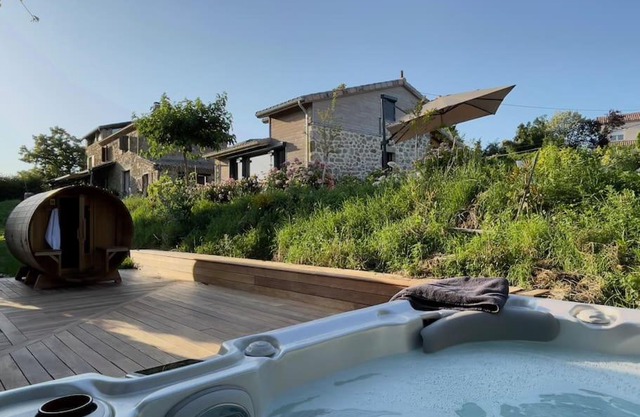 Gîte de charme 5 étoiles pour couple avec sauna et jacuzzi extérieurs privatifs