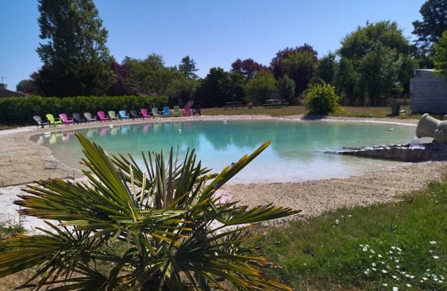 Gîte de Groupe : 3 Maisons Indépendantes Près de la Rochelle, Charente Maritime