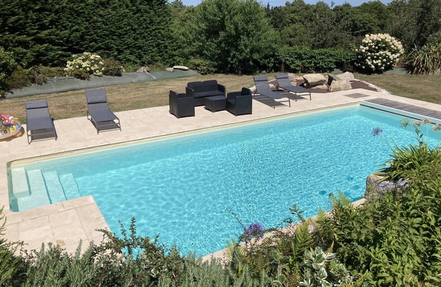 Gîte de Penn Ar Roz: 3 épis seaside GUILER-SUR-GOYEN, 4-5 pers, swimming pool.
