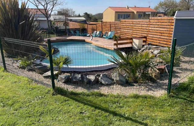 Gîte Familial Avec Piscine & Prestations