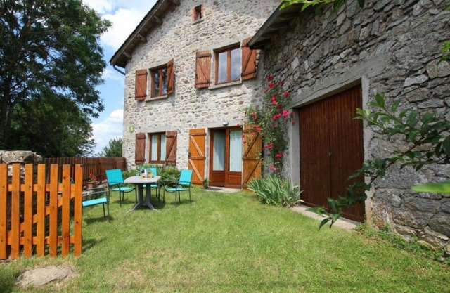 Gîte familial au calme avec jeux, VTT, randonnée, près du Parc Livradois, La Chaise-Dieu et Craponne - FR-1-582-214