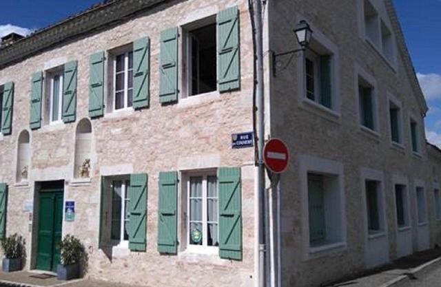 Gîte for 15 people.