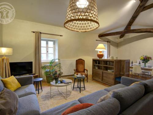 Gîte historique entre Lyon et Saint-Étienne avec Wi-Fi, jardin, équipements bébé et proche tennis - FR-1-496-275