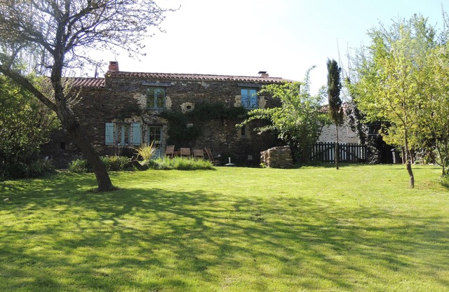 Gîte Kierkegaard. Direct access to Lake Rochereau. Near Puy du Fou