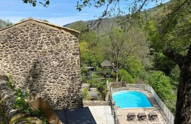 Gîte la Châtaigne en Bord de Rivière avec Cascade - Domaine au Ch'ti Ardéchois
