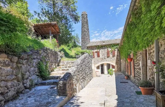 Gîte la Magnanerie en Bord de Rivière avec Cascade - Domaine au Ch'ti Ardéchois