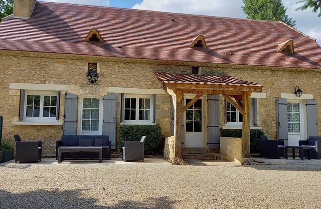 Gîte Périgord with swimming pool and countryside views: Le Cottage