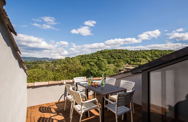 Gîte Rivière, private terrace I sleeps 4 I Domaine le C4