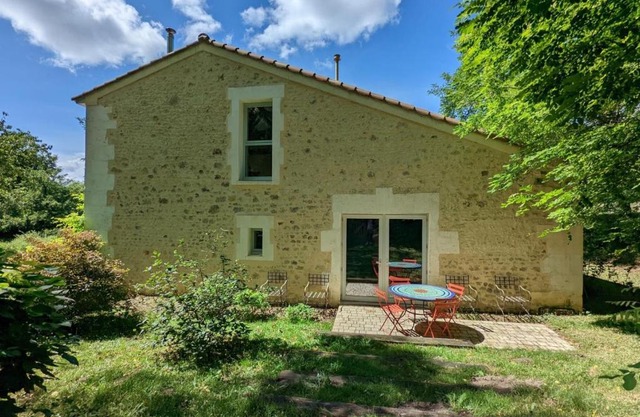 Gîte spacieux avec jardin privatif, animaux, accès PMR, pêche, randonnées et équipements bébé inclus - FR-1-653-191