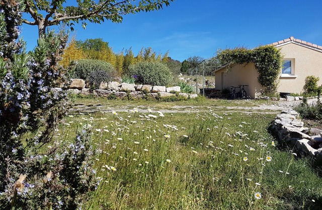 Gîte Stéphanie 3 étoiles-Gîte-Deluxe-Wet room-Countryside view