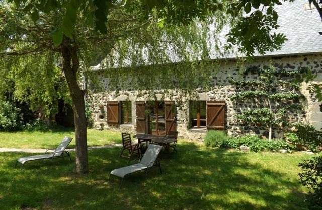 Gîte ST Saturnin, Cézallier, Monts du Cantal, Santoire Valley