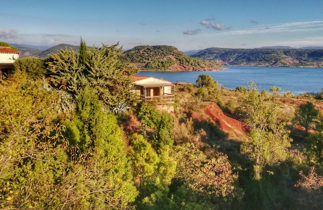 Gîte "tilo" Dans Propriété Face au Lac du Salagou