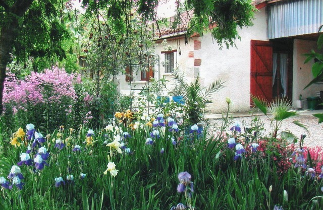 Gîtes fleuris du "Pinte" GOUTZ in Lomagne gersoise
