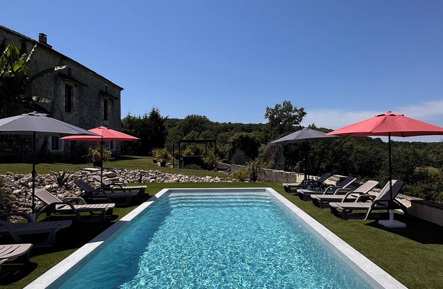 Gîtes le Founil des Moines »Le Chai »espace Piscine et spa Naturiste