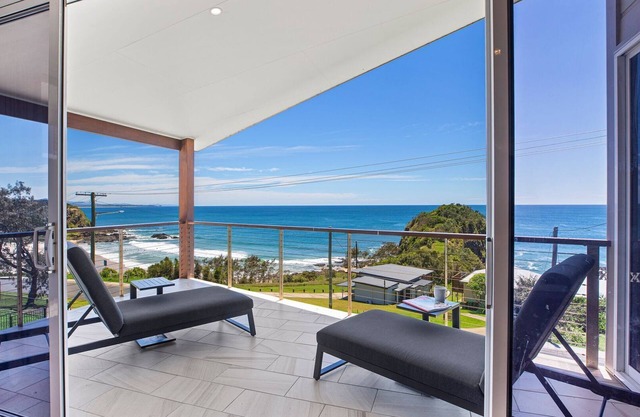 Gaagal Lookout - step out onto the balcony with panoramic views of the famous Elephant Head.