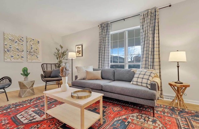 Gahanna Farmhouse - 4 Bed 2 Bath - INTEL