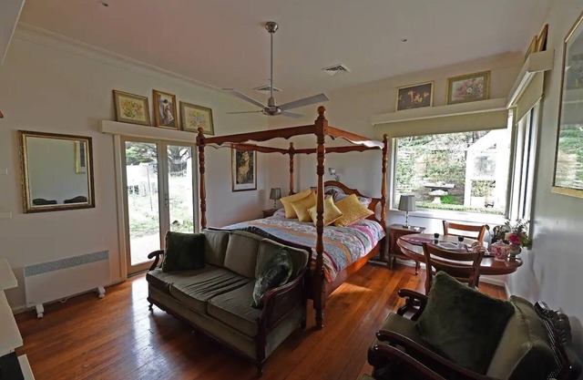 Galahad's Animal Sanctuary & B&B/Tour/Farmstay