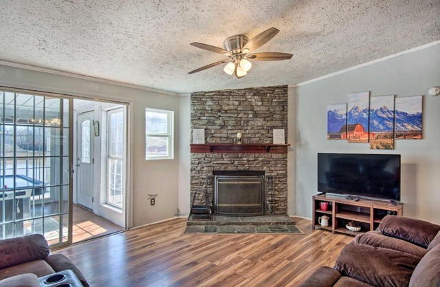 Game Room and Views Lakefront Shelby Home!