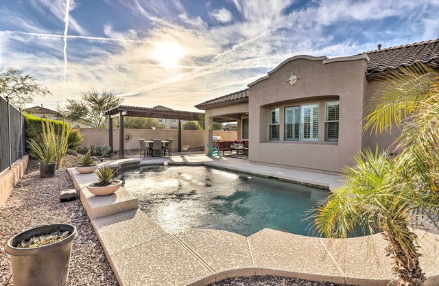 Game Room & Pool: Stylish Goodyear Home!