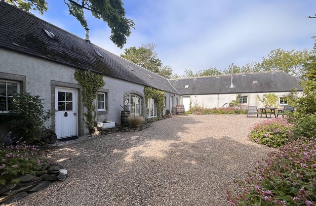 GAMRIE LODGE, former Coach House. Tranquil rural location close to the sea.