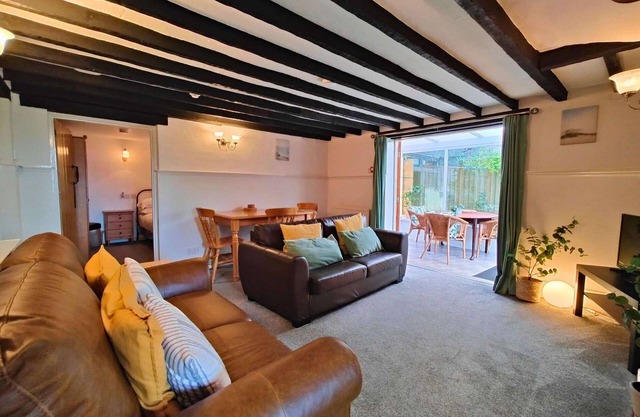 Garden Apartment- perfectly located