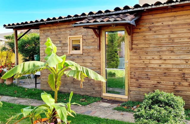 Garden hut