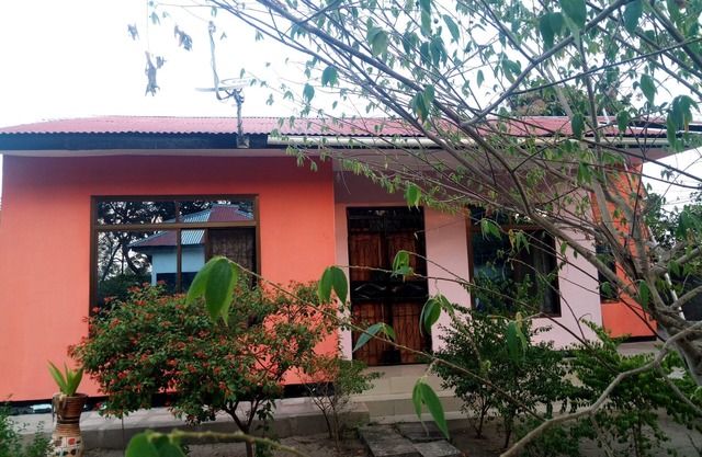 Garden Pub House (Historical Sites, Public Beaches & National Parks)