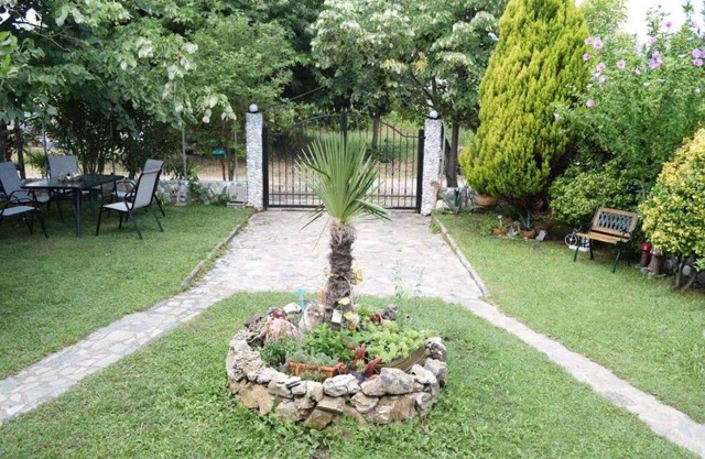 Garden's Villa