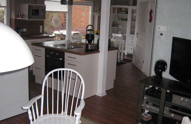 Garden, sauna, canoes/bicycles included, golf course, fishing, swimming,