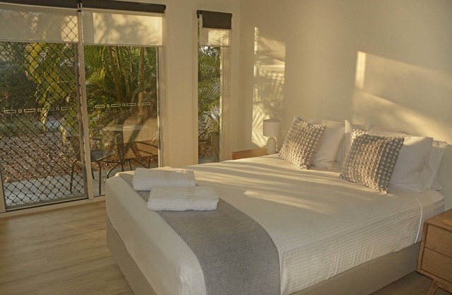 Garden View Apartment Opposite The Beach