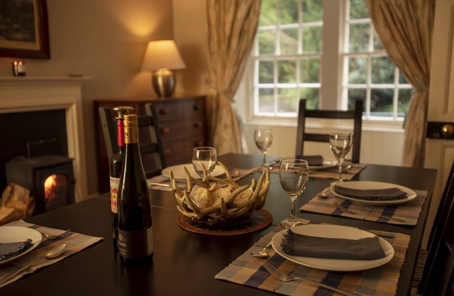 Gardener's House - a traditional stone 3 bedroom house on Arniston Estate