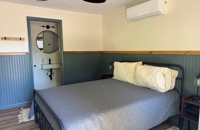 Gate - Studio - One Bedroom Hotel, Sleeps 2