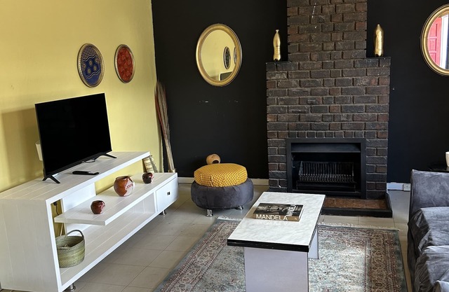 Gated Luxury Corporate Apartment, 2 Bedroom Maseru FREE WIFI, 15 min to Downtown