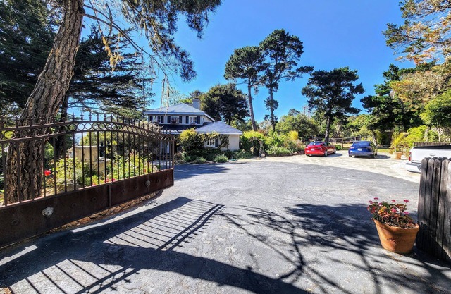 GATED, PRIVATE, ONE ACRE BY THE SEA 4 Bedroom/ 3 Bath