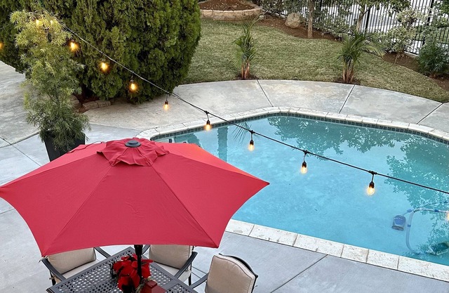 Gated Suite - King Bed, Cozy, Quiet, Kitchen, Pool